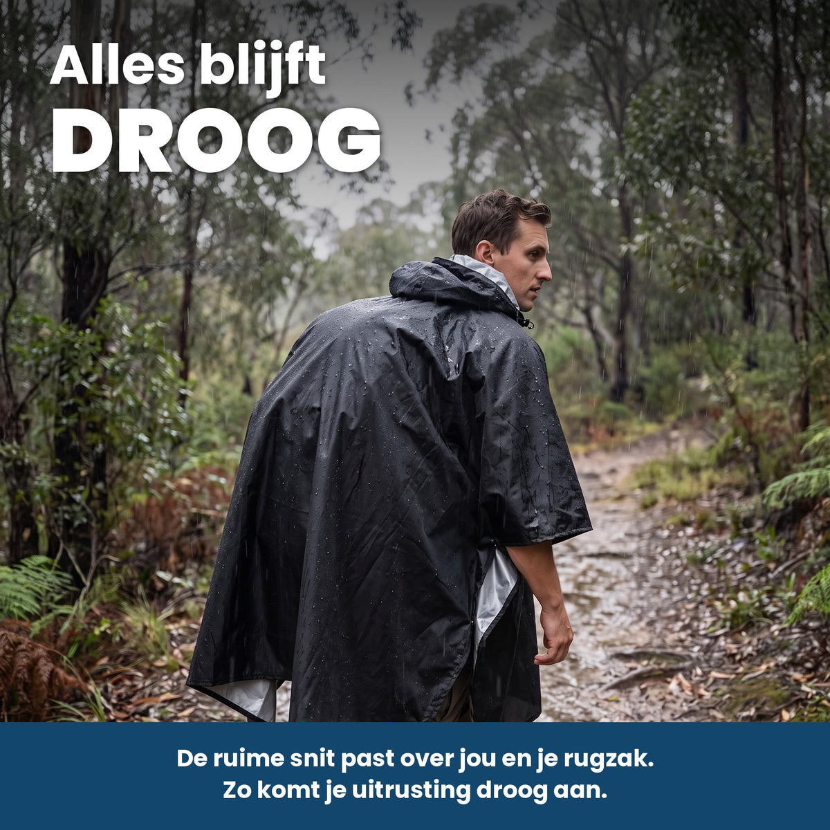 Poncho über Rucksack im Regen